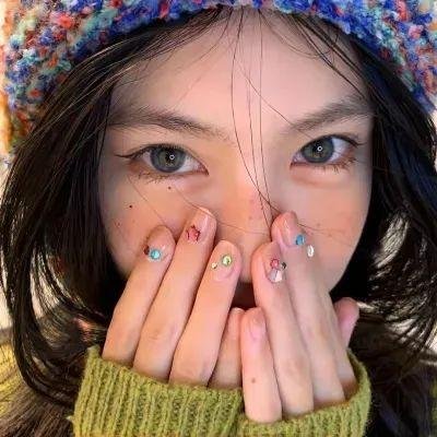 白色，红色与...